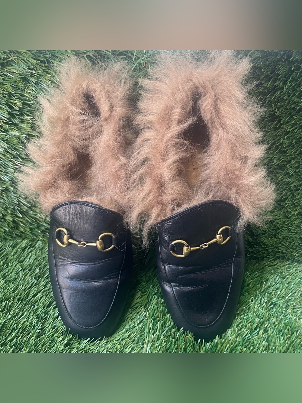 Gucci Horsebit Fur
Black Leather Lamb Fur Size 37 made in Italy
